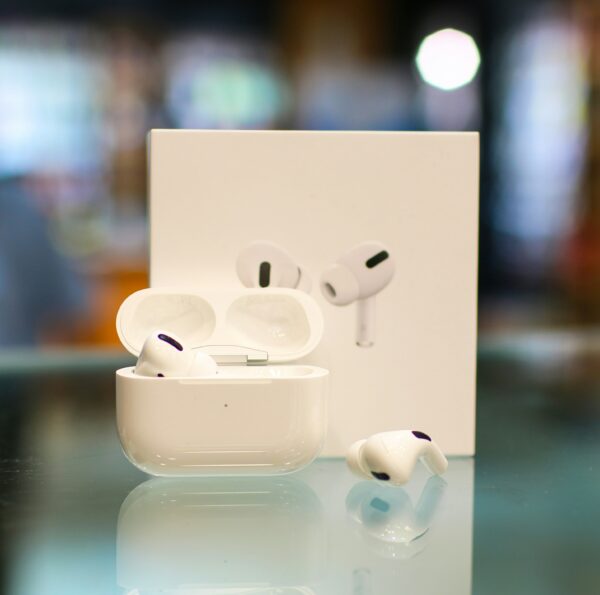 zana-latif-TnDTzDiJbJo-unsplash AirPods Pro